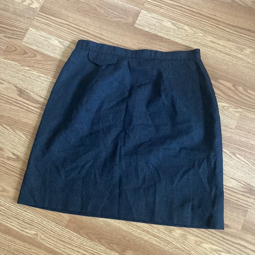 Talbots fully lined gray 100% wool skirt gently worn size 16